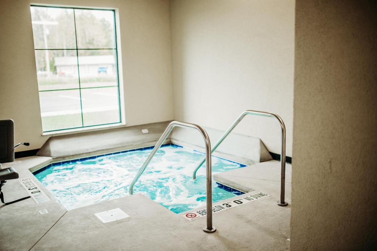 Cobblestone Hotel&Suites International Falls Esterno foto